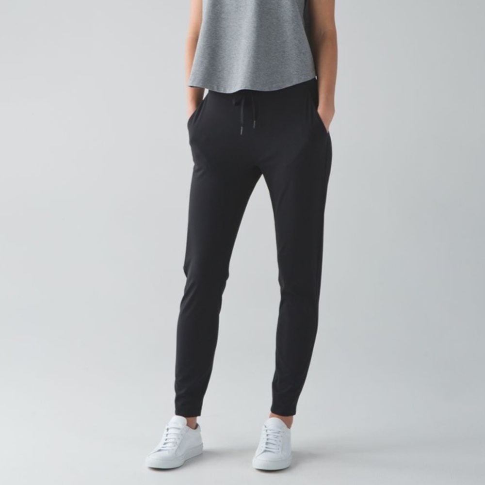Lululemon Dropt Workout Pants in Black Size 2